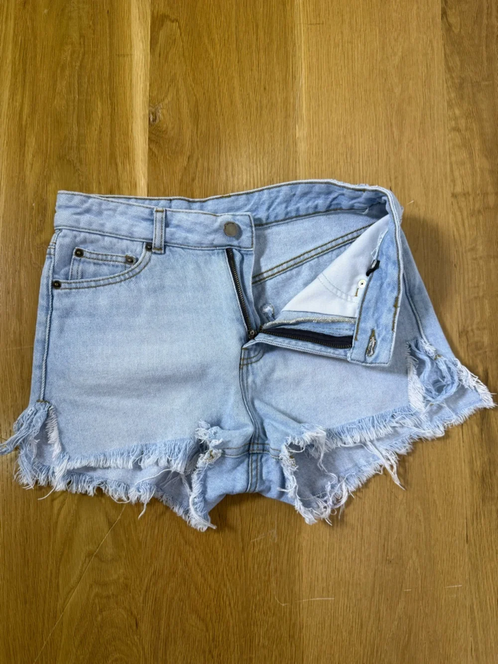 Dr. Denim Denim Shorts High-Rise Light Wash Distressed Cutoff Women’s Size 25